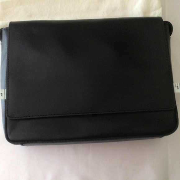 Nisolo Clara Crossbody Bag Black Leather Minimalist Purse Women's, New - Picture 6 of 11